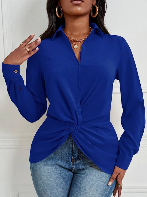 Kemeja kerja dengan desain asimetris di bagian depan